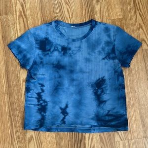 Lululemon Train to Be Short Sleeve Shirt - Blue Tie Dye - size 6